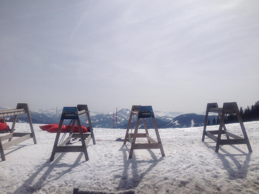 Kitz Residenz Top 6 คาพรูน ห้อง รูปภาพ