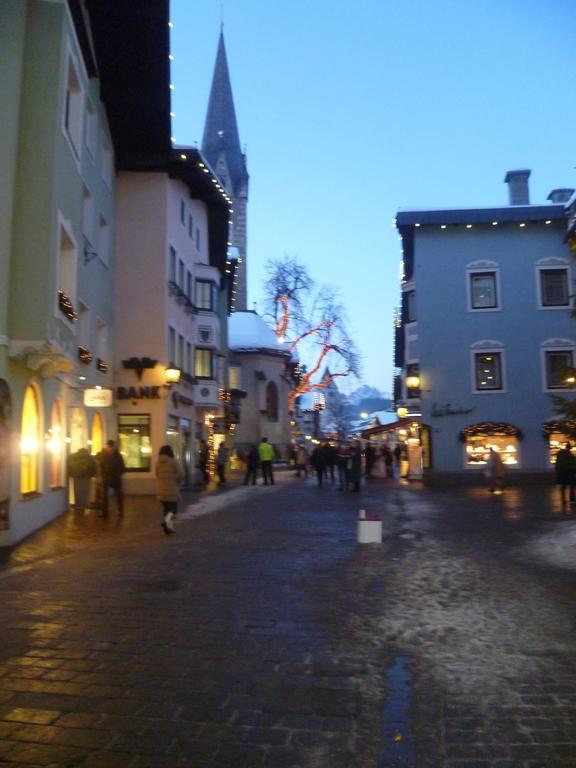 Kitz Residenz Top 6 คาพรูน ห้อง รูปภาพ
